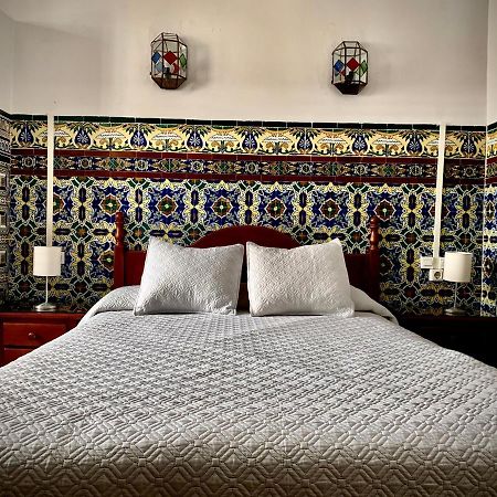 Hostal Lis Севилья Экстерьер фото
