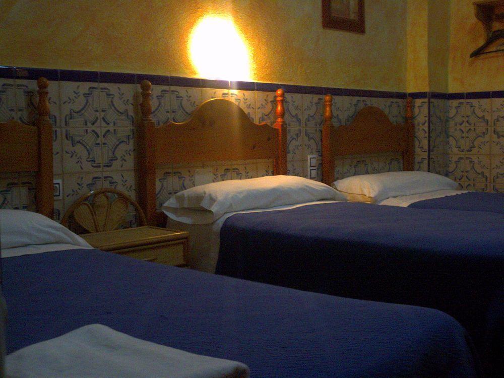 Hostal Lis Севилья Экстерьер фото