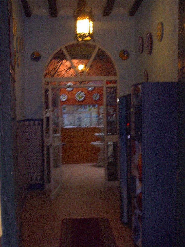 Hostal Lis Севилья Экстерьер фото