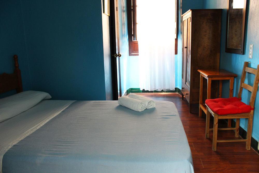 Hostal Lis Севилья Экстерьер фото