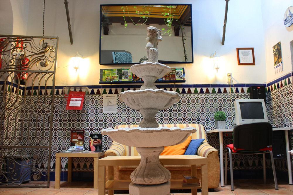 Hostal Lis Севилья Экстерьер фото