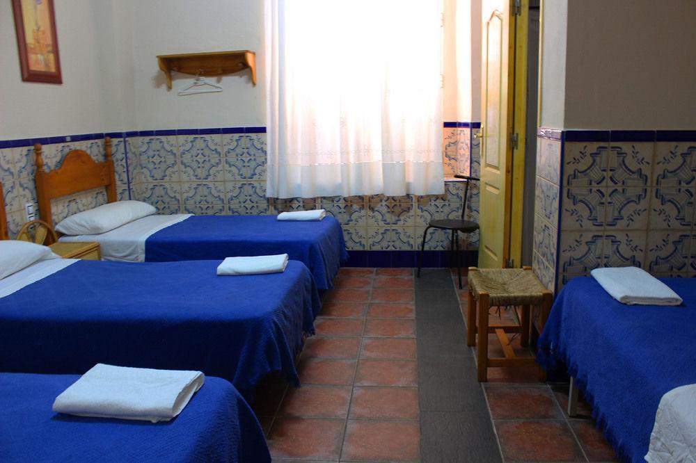 Hostal Lis Севилья Экстерьер фото