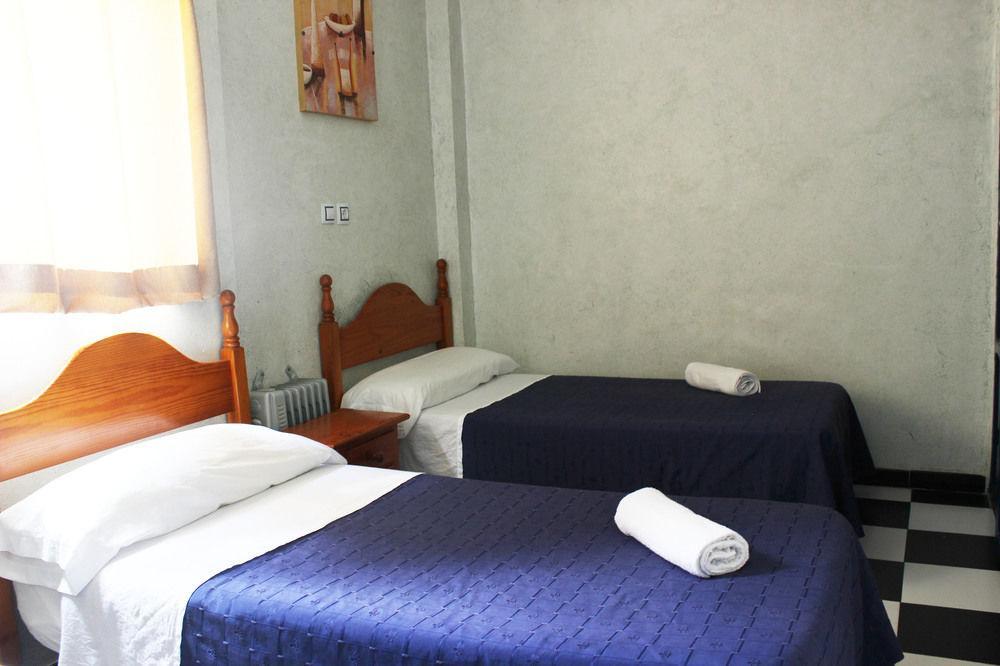 Hostal Lis Севилья Экстерьер фото