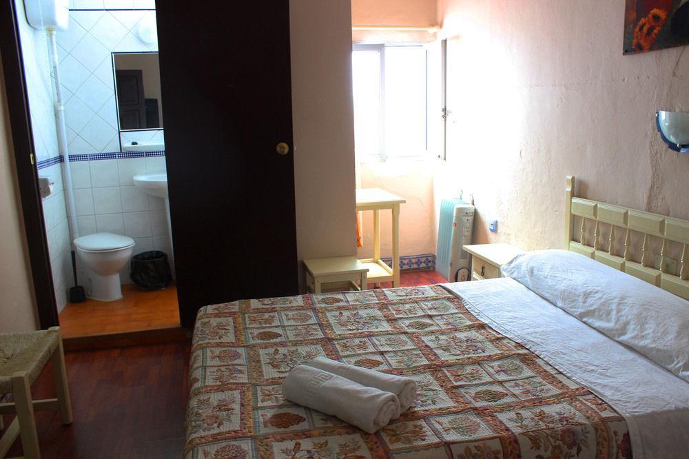 Hostal Lis Севилья Экстерьер фото