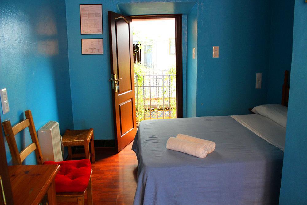 Hostal Lis Севилья Экстерьер фото