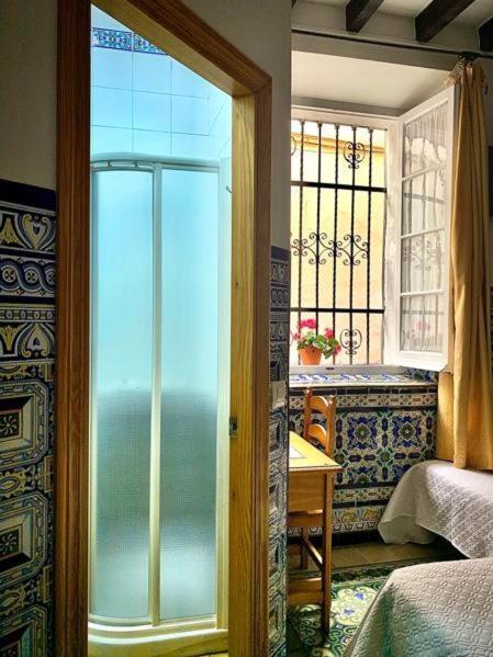 Hostal Lis Севилья Экстерьер фото