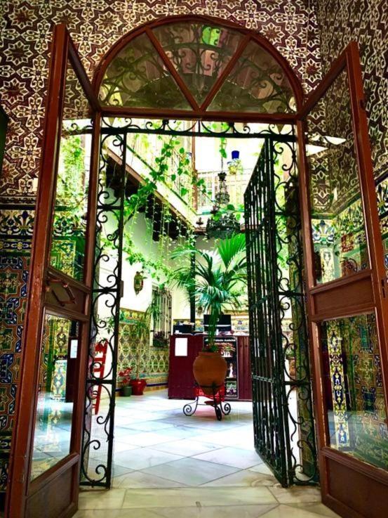 Hostal Lis Севилья Экстерьер фото
