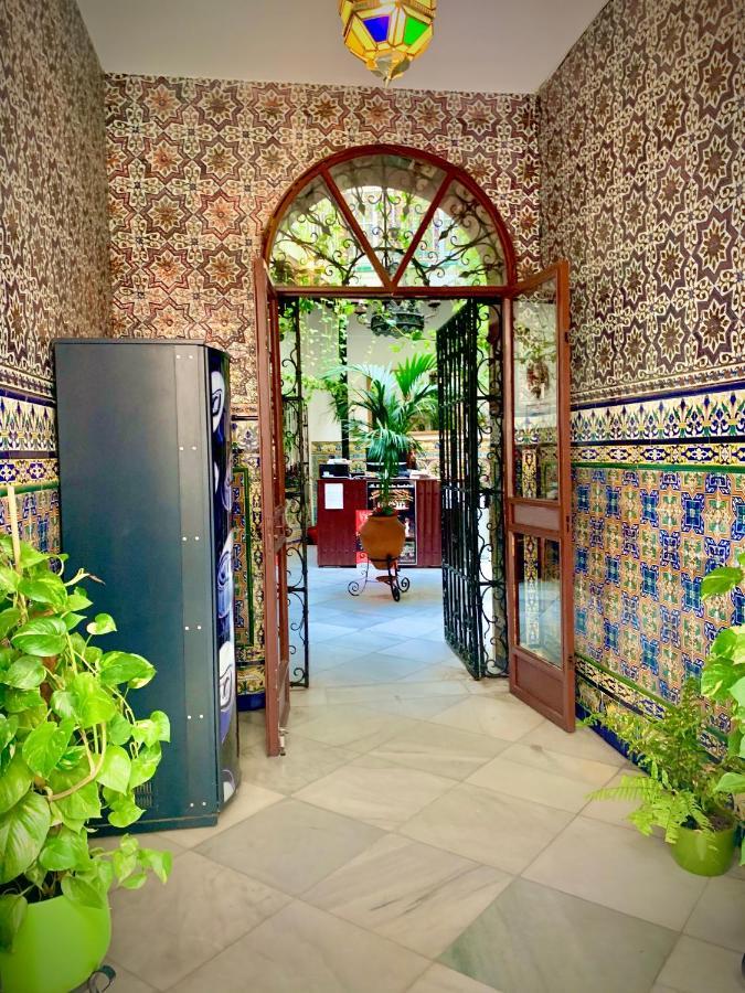 Hostal Lis Севилья Экстерьер фото
