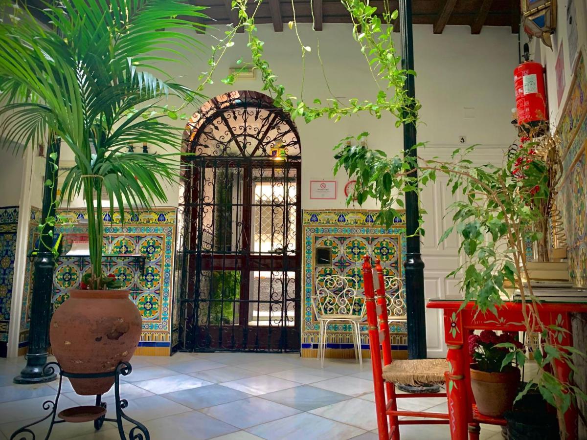 Hostal Lis Севилья Экстерьер фото