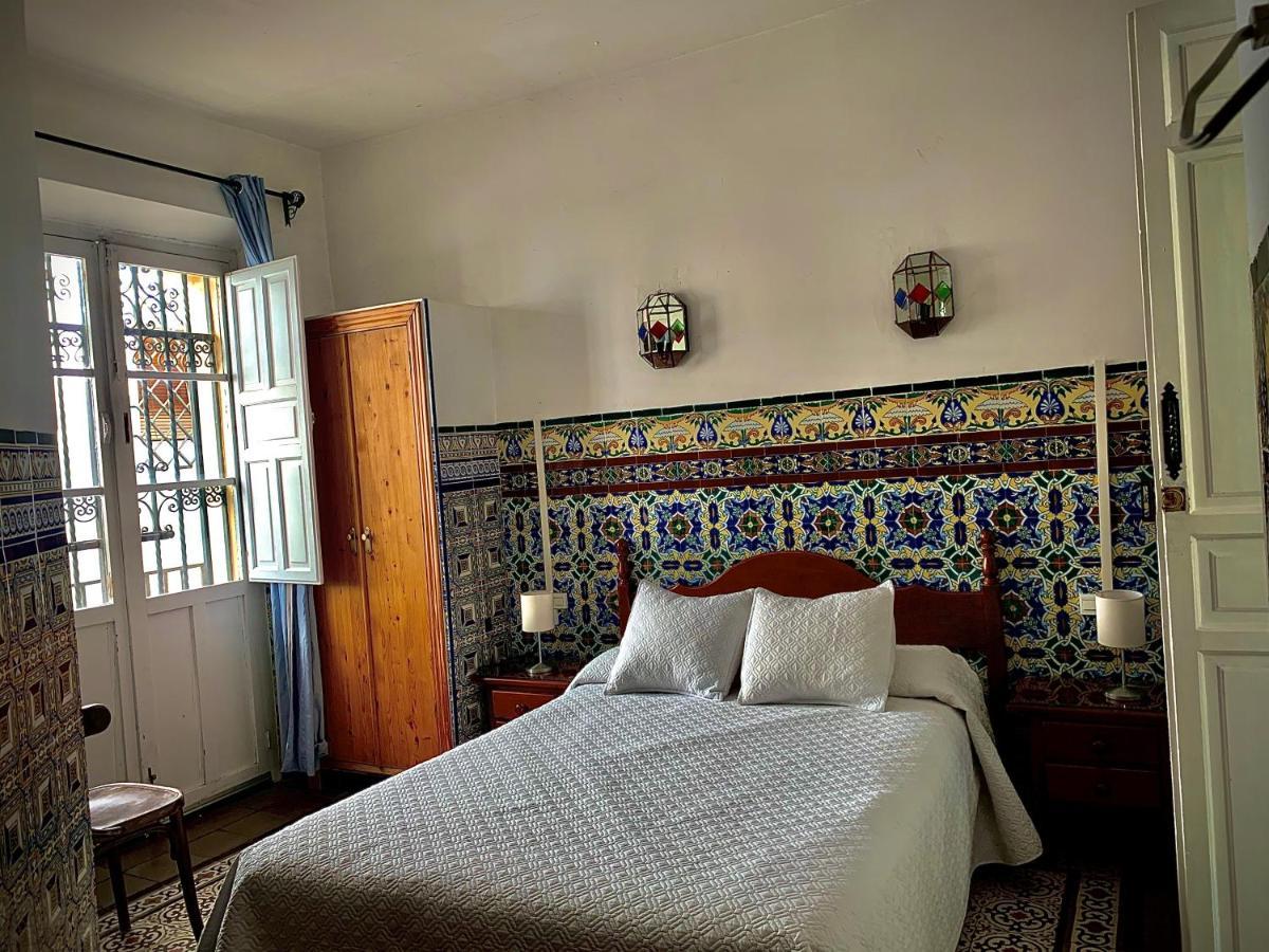 Hostal Lis Севилья Экстерьер фото
